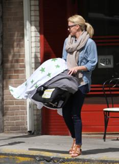 Charlize Theron's Feet (659405)