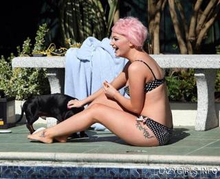 Hollie-Jay Bowes's Feet (660743)