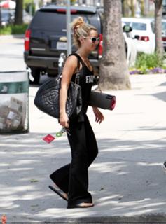 Ashley Tisdale's Feet (662520)