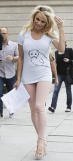 Pamela Anderson's Feet (662592)