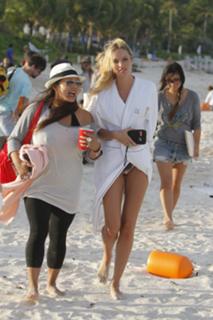 Candice Swanepoel's Feet (664578)