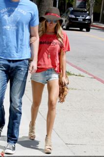 Ashley Tisdale's Feet (664905)