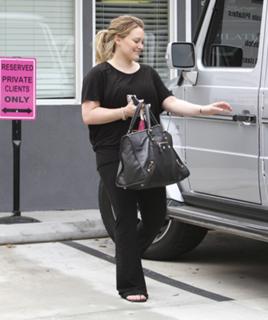Hilary Duff's Feet (668264)
