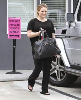 Hilary Duff's Feet (668265)
