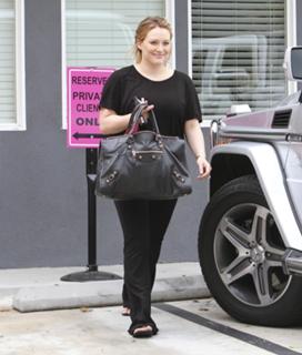 Hilary Duff's Feet (668267)