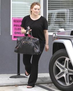 Hilary Duff's Feet (668269)