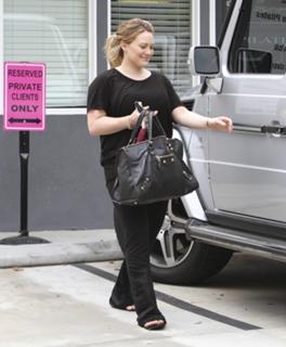 Hilary Duff's Feet (668270)