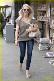Julianne Hough's Feet (668505)