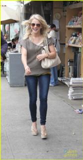 Julianne Hough's Feet (668506)