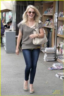 Julianne Hough's Feet (668507)