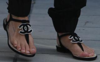 Ashley Tisdale's Feet (670287)