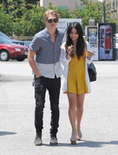 Vanessa Hudgens's Feet (671384)