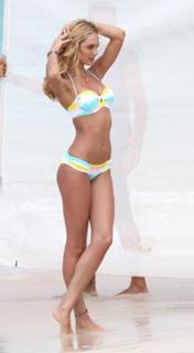 Candice Swanepoel's Feet (674078)