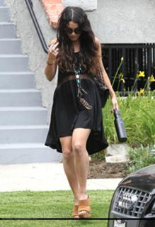 Vanessa Hudgens's Feet (675300)
