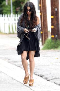 Vanessa Hudgens's Feet (675630)