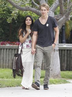 Vanessa Hudgens's Feet (676051)