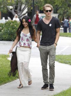 Vanessa Hudgens's Feet (676052)