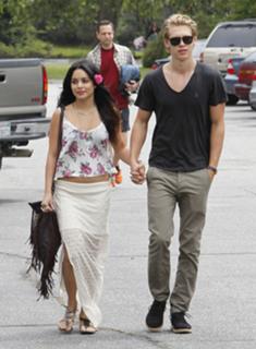 Vanessa Hudgens's Feet (676053)