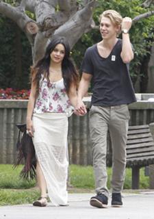 Vanessa Hudgens's Feet (676055)