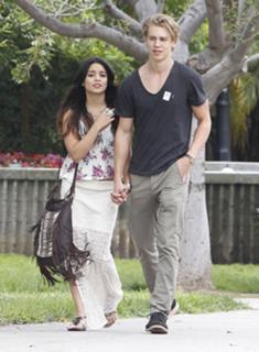 Vanessa Hudgens's Feet (676060)