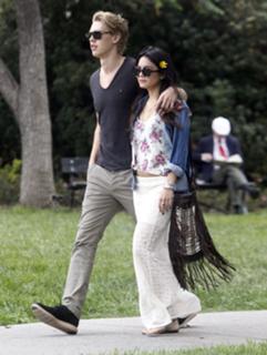 Vanessa Hudgens's Feet (676072)