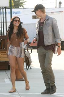 Vanessa Hudgens's Feet (678786)