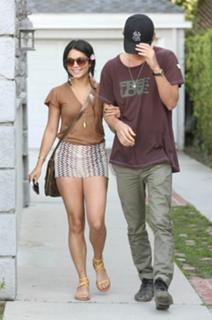 Vanessa Hudgens's Feet (678789)