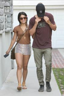 Vanessa Hudgens's Feet (678792)