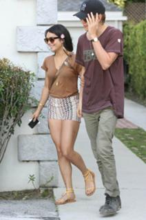 Vanessa Hudgens's Feet (678795)