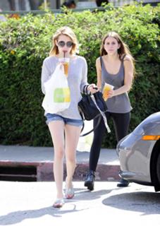 Emma Roberts's Feet (680012)