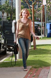 Emma Roberts's Feet (680056)