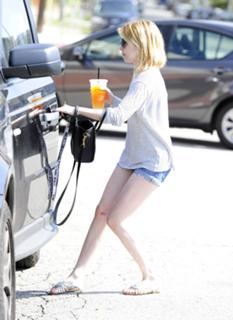 Emma Roberts's Feet (680114)