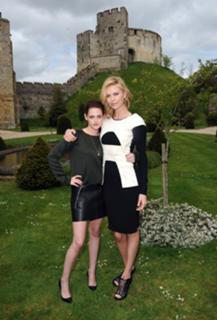 Charlize Theron's Feet (680317)
