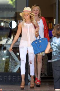 Ashley Tisdale's Feet (682719)