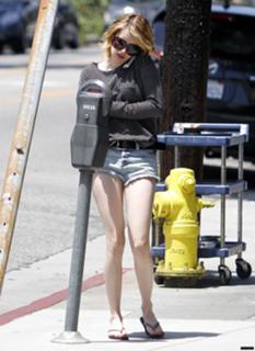Emma Roberts's Feet (683585)