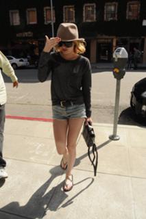 Emma Roberts's Feet (684162)