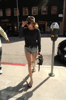 Emma Roberts's Feet (684163)