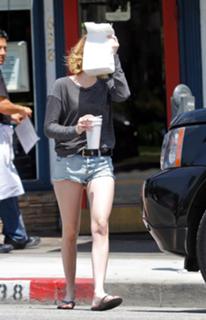 Emma Roberts's Feet (684166)
