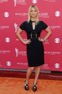 Kaley Cuoco feet | FeetDatabase.com