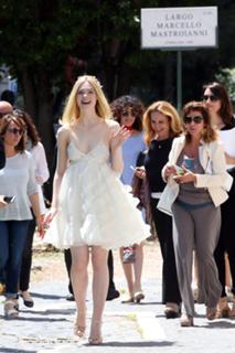 Elle Fanning's Feet - Photos, Shoe Size, and More | FeetDatabase.com
