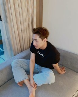 Taeyoung's feet