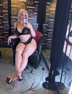 Photo galleries - wikiFeet X