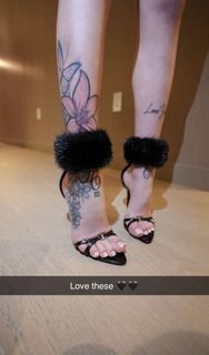 Bhad Bhabie's feet